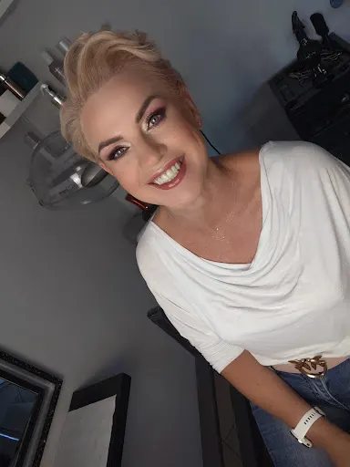 STREFA FRYZJERSTWA I KOSMETYKI